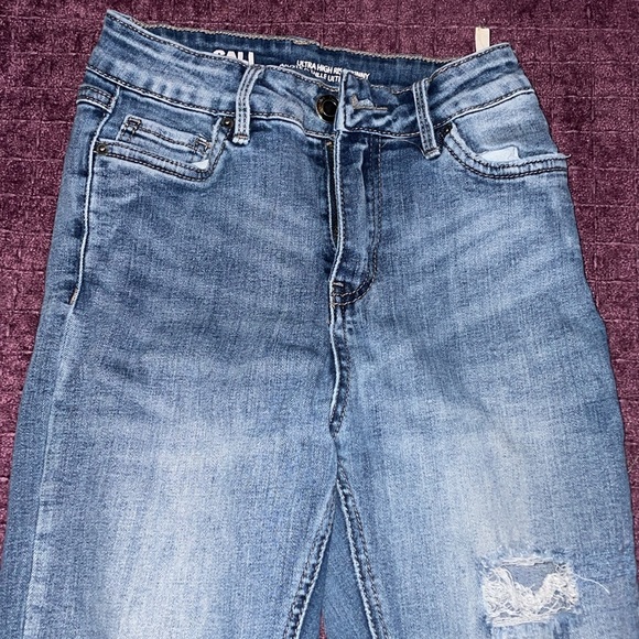 CALI Ultra High Rise Blue Skinny Jeans size 0 distressed denim jeans like new - Picture 6 of 10